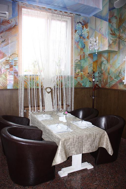 Melrose Hotel Rivne Eksteriør billede