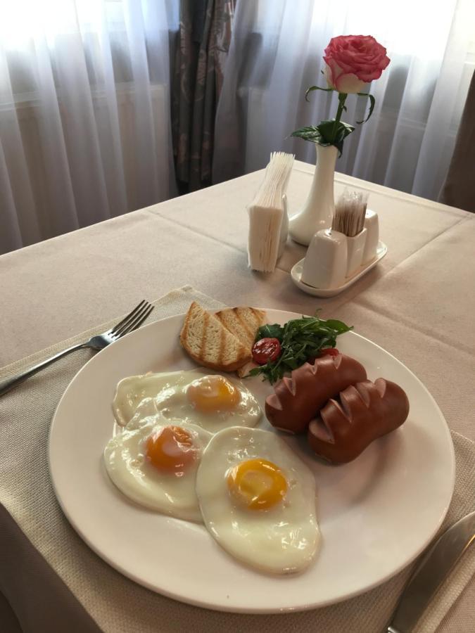 Melrose Hotel Rivne Eksteriør billede